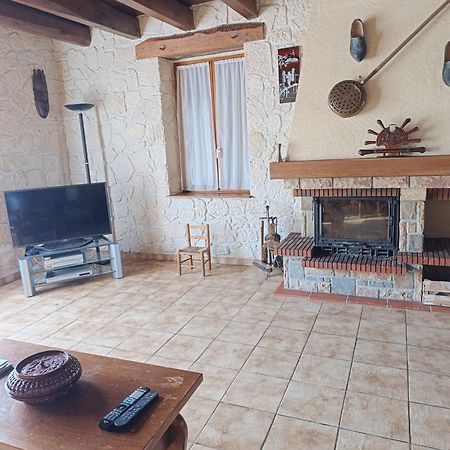 Maison au coeur de la campagne jurassienne Beauvoisin  Extérieur photo