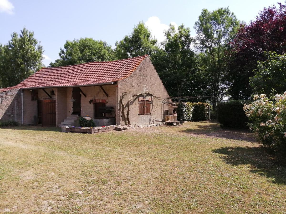 Maison au coeur de la campagne jurassienne Beauvoisin  Extérieur photo